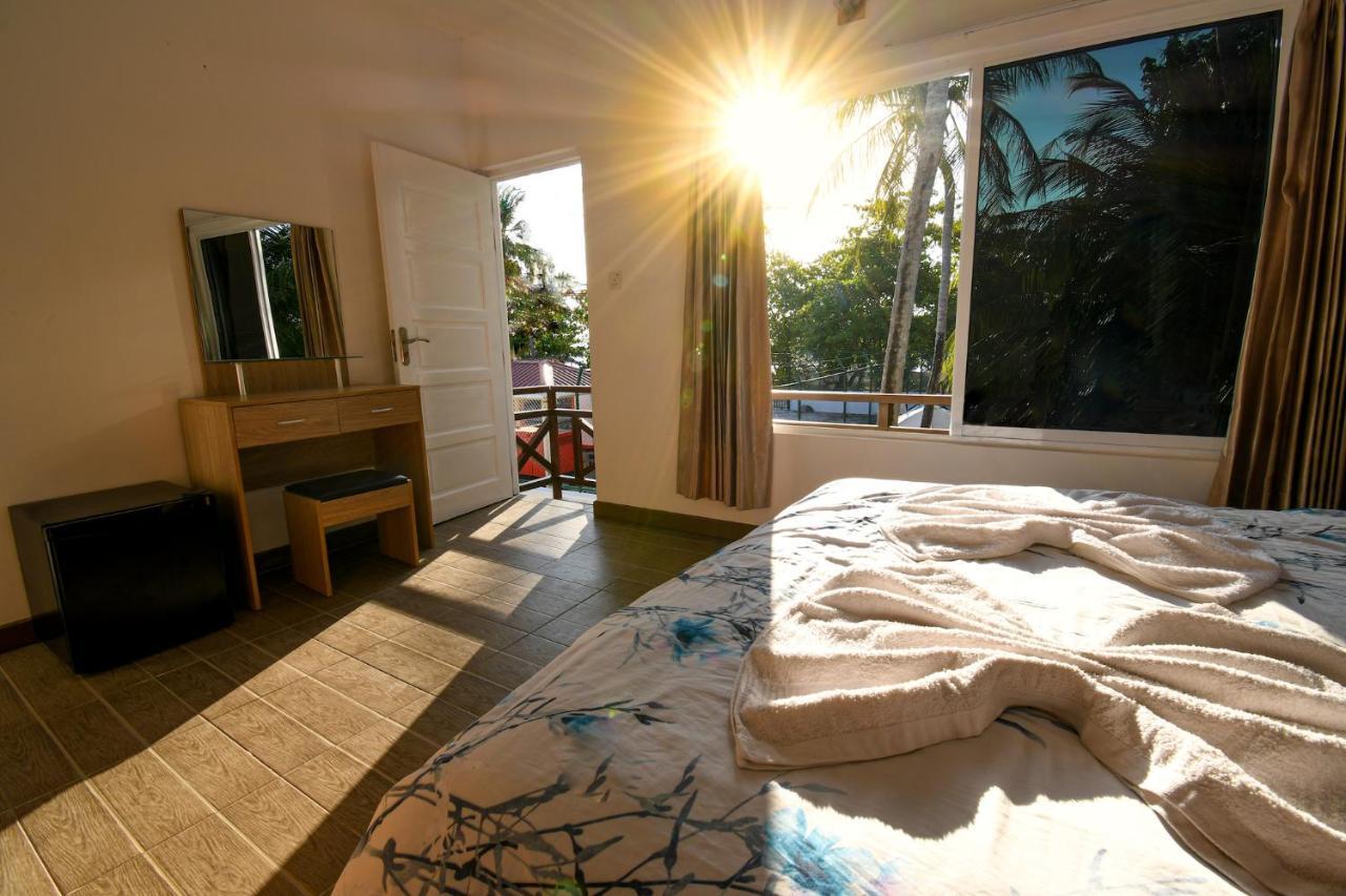 Hotel Surf Yoga Camp Thulusdhoo Esterno foto